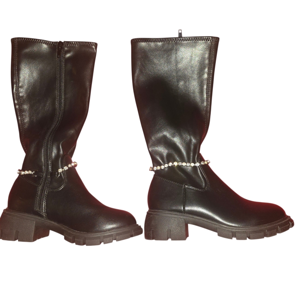 Steve Madden Black Knee-High Boots with Sleek Design